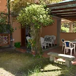Susy, Vicino Di